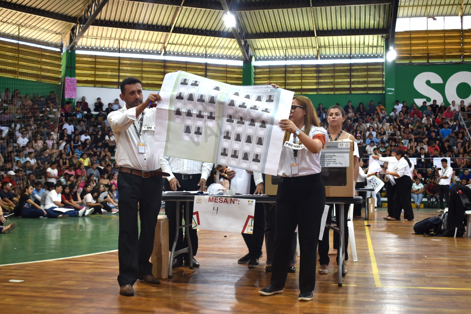 Más de dos mil personas asisten a la Gran Junta de Juradas y Jurados Electorales en Santa Cruz