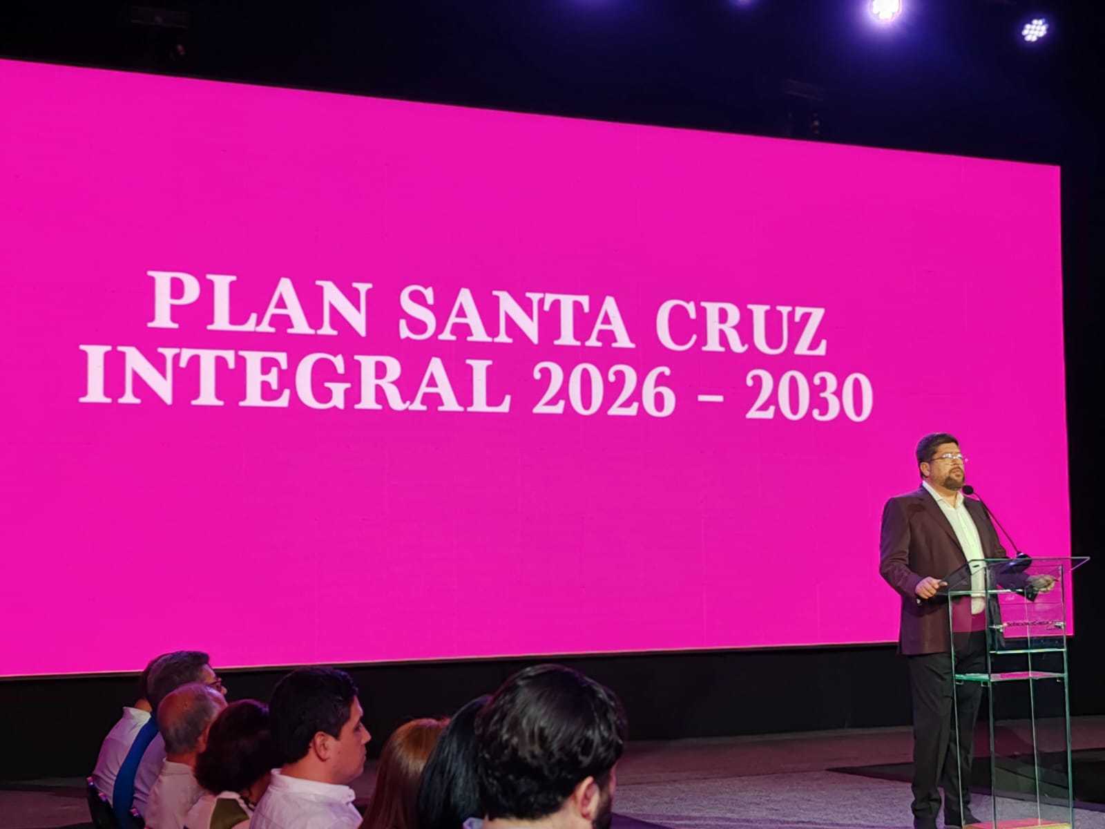 Samuel Doria Medina se compromete a la cogestión regional de los recursos naturales, pacto fiscal 50%-50% y cero tolerancia a los avasallamientos, bloqueos e incendios