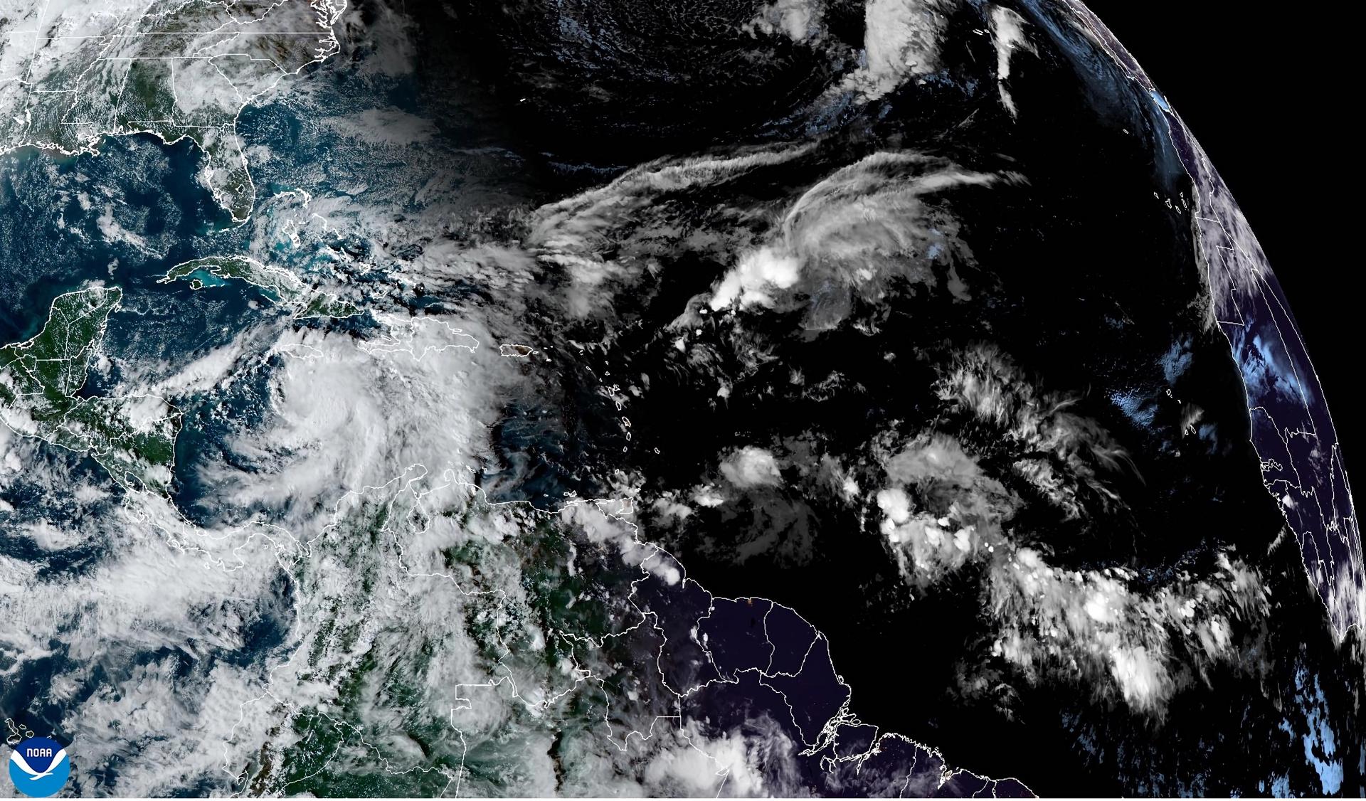 Se forma la tormenta Rafael, que pone en alerta a Cuba, Jamaica y las Islas Caimán