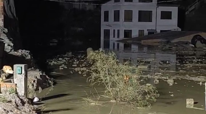 La Paz: desborde del río Pasajahuira causa inundación en Bajo Llojeta; vecinos reportan heridos