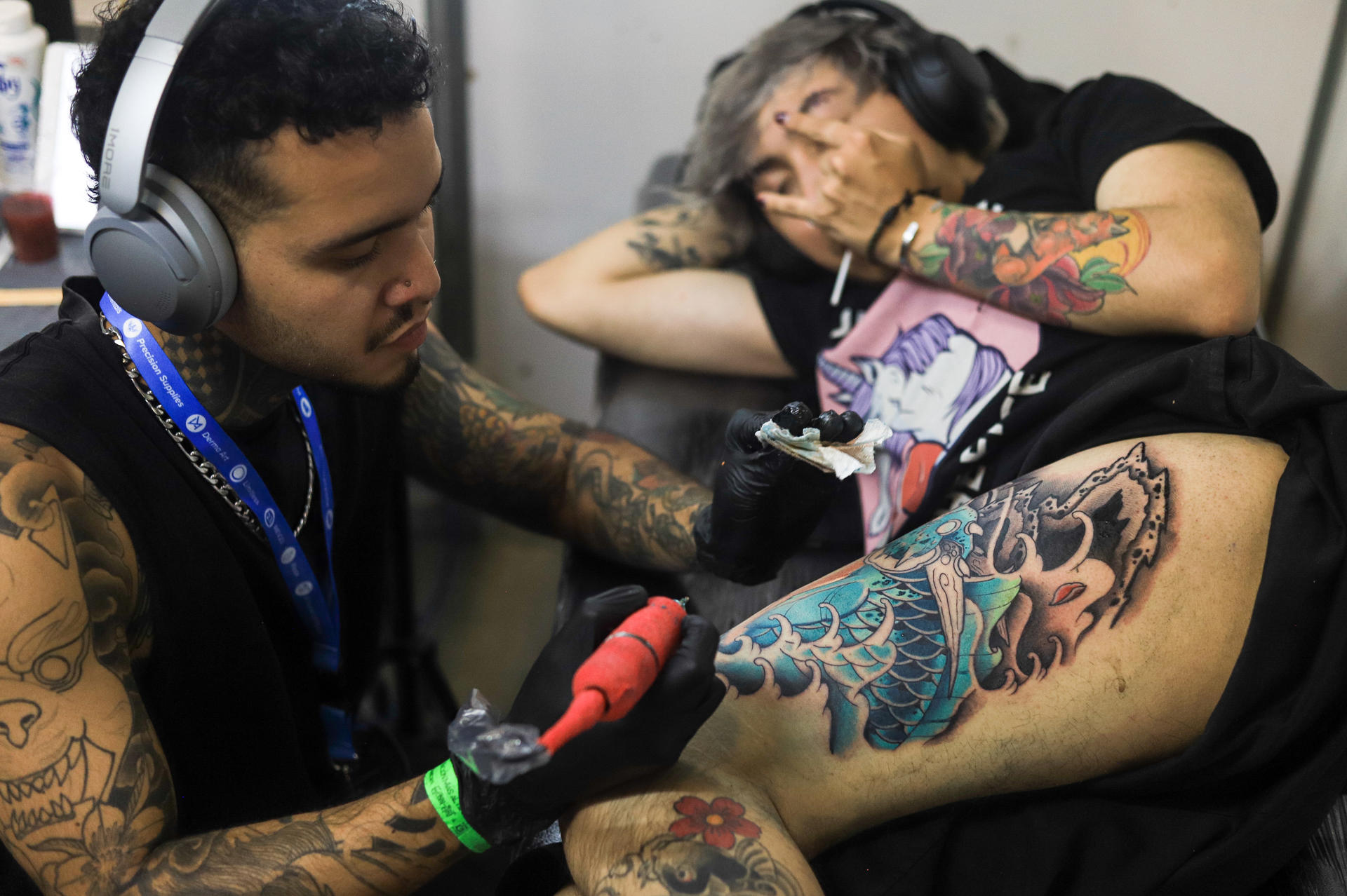 Tatuadores de 16 países muestran su arte a más de 3.600 metros de altitud en Bolivia