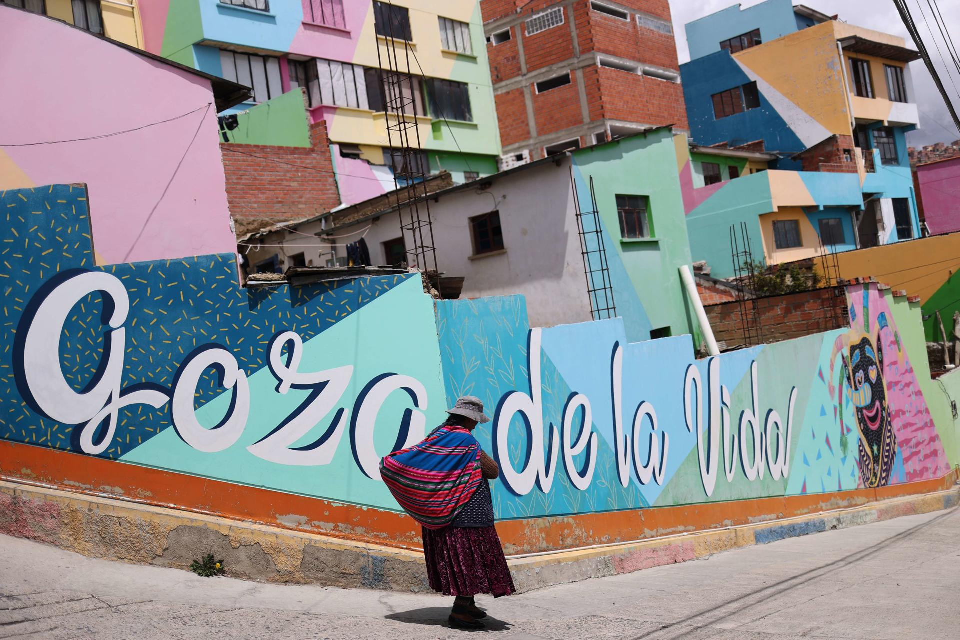 Chualluma, el barrio de colores con rostro de mujer indígena en Bolivia