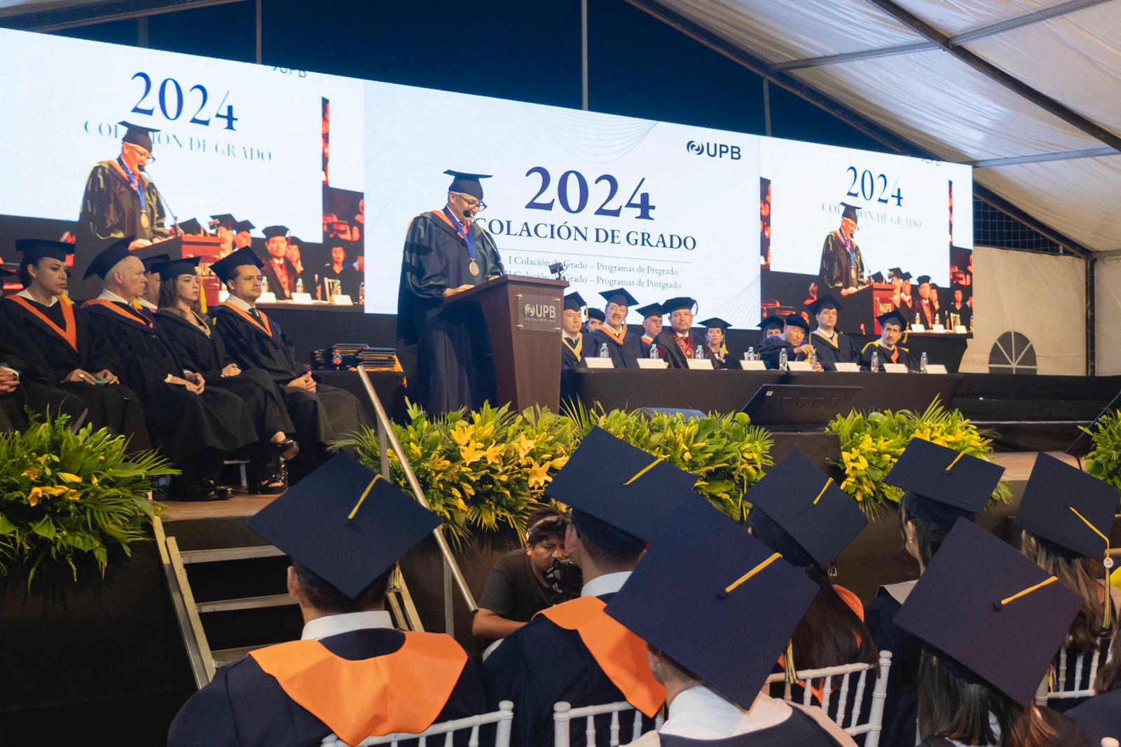 UPB Santa Cruz celebra su primera colación de grado en el campus: un hito académico para Bolivia