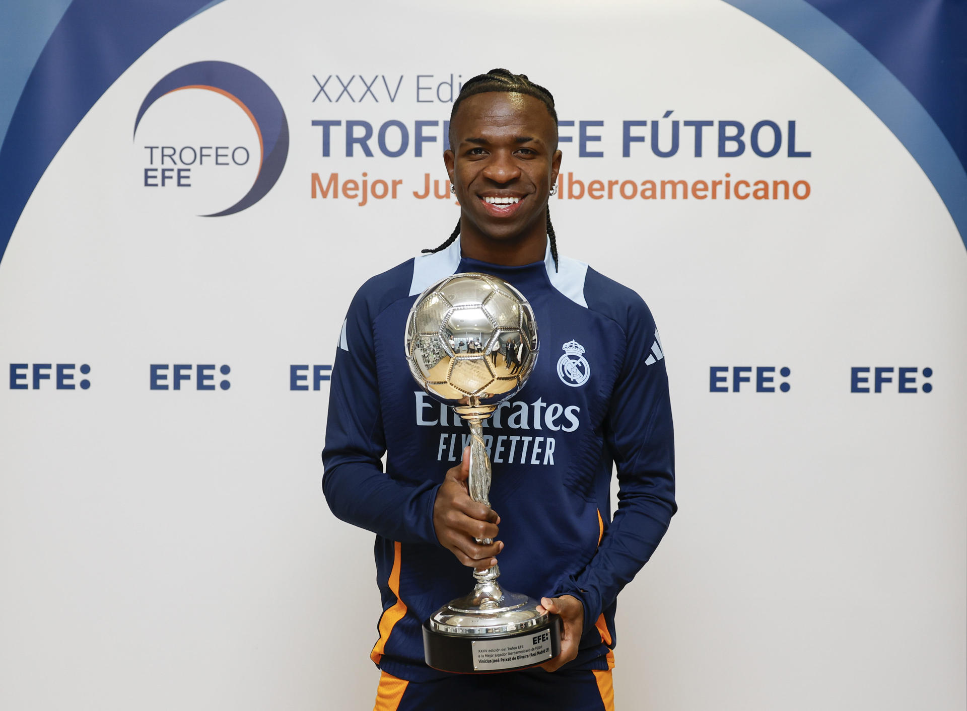 Vinicius recibe premio al mejor jugador Iberoamericano 2024