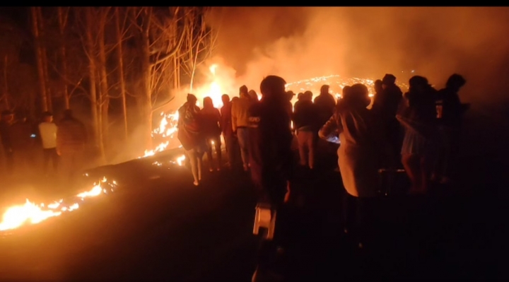 Explosión de cisterna cerca de Colomi deja al menos dos muertos y genera incendio de gran magnitud