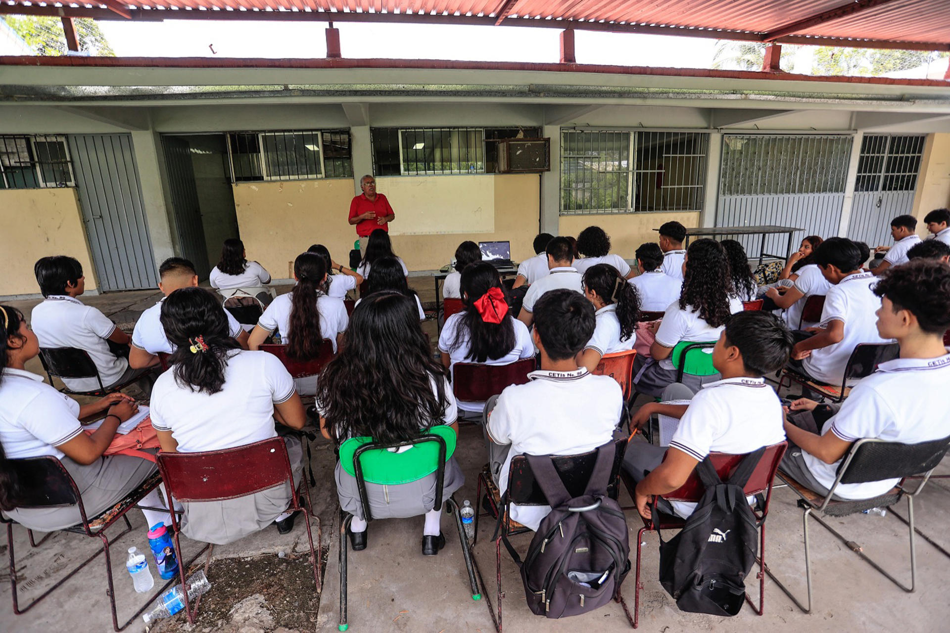 La titulación universitaria de las mujeres iberoamericanas creció un 38 %, dice la OEI