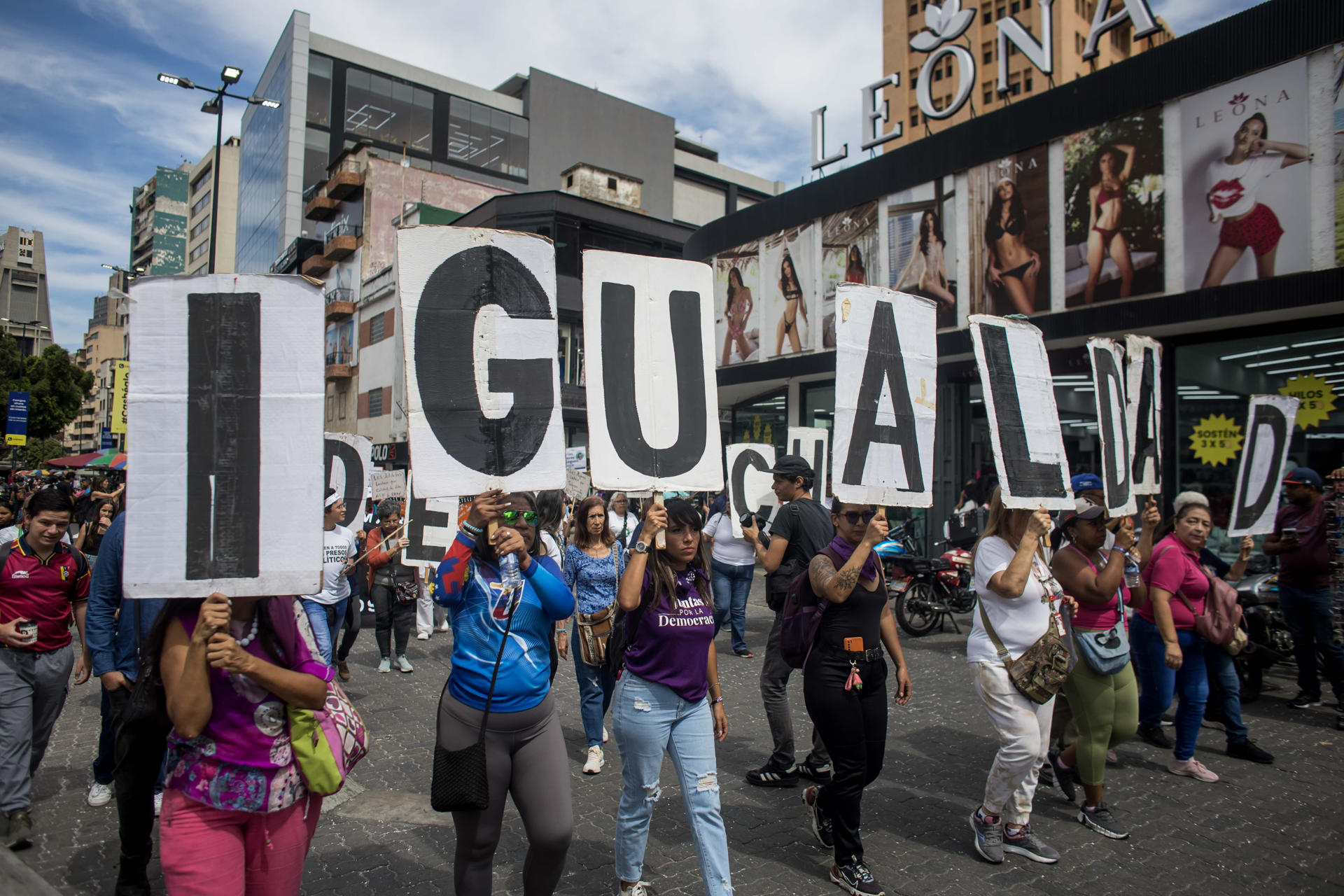 Las mujeres en Latinoamérica exigen igualdad y protección contra la violencia machista