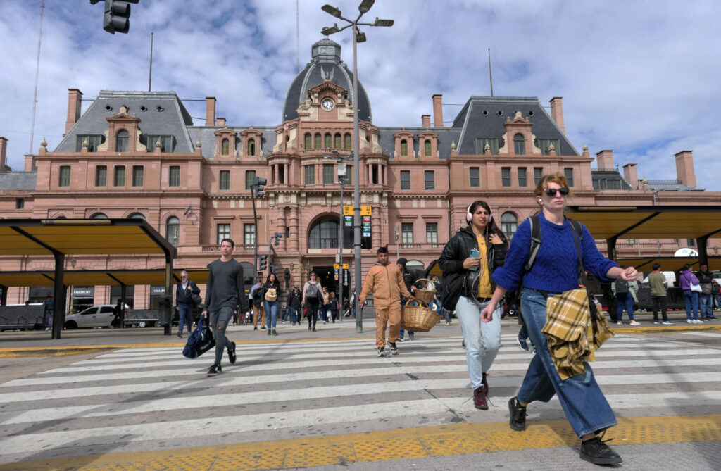 El FMI eleva hasta el 5,5 % la previsión de crecimiento de la economía argentina en 2025