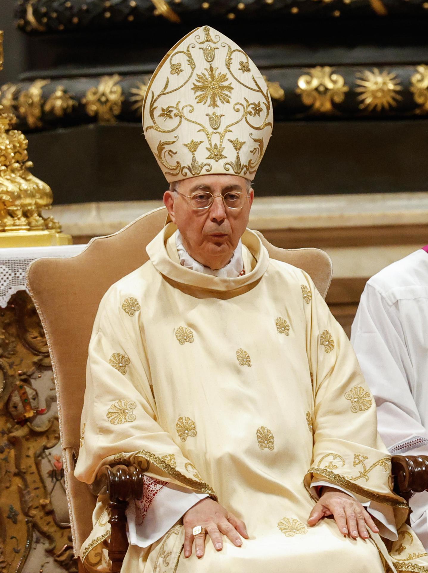 El cardenal Dominique Mamberti, la voz que desvelará al mundo el nuevo papa