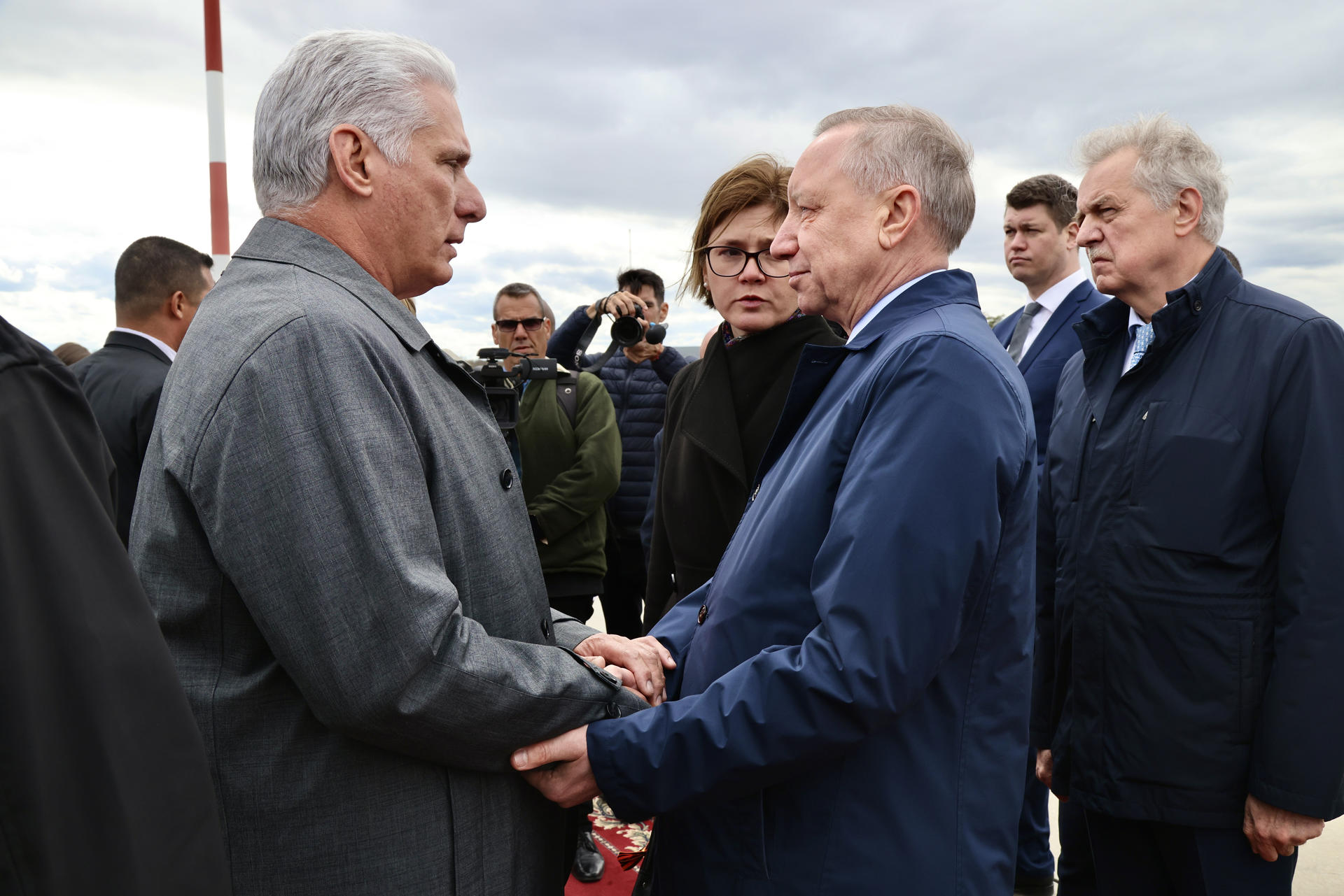El presidente de Cuba llega a Rusia para participar en el Día de la Victoria