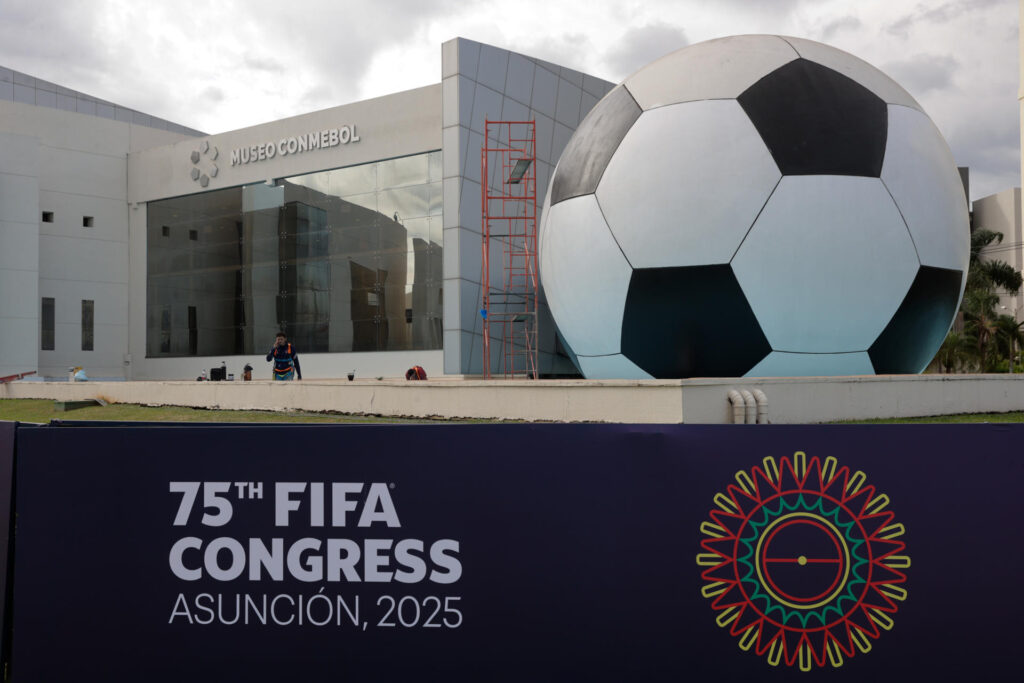 La Conmebol inaugura torre de nuevo hotel una semana antes del Congreso de la FIFA en Paraguay