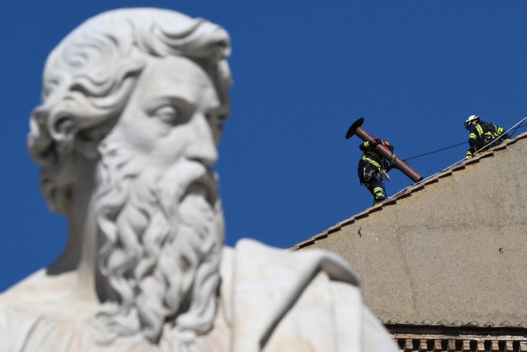 Todo preparado en la Capilla Sixtina, donde los cardenales votarán ante el Juicio Final