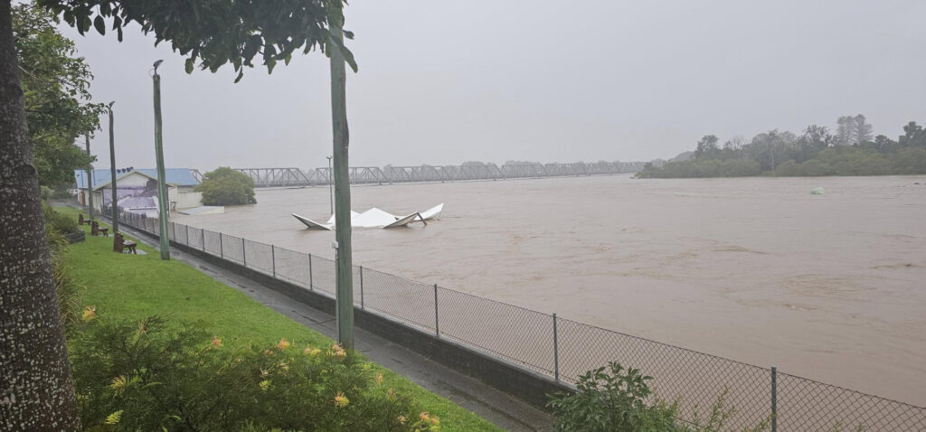 Más de 48.000 personas aisladas y 300 evacuadas por inundaciones en sureste de Australia