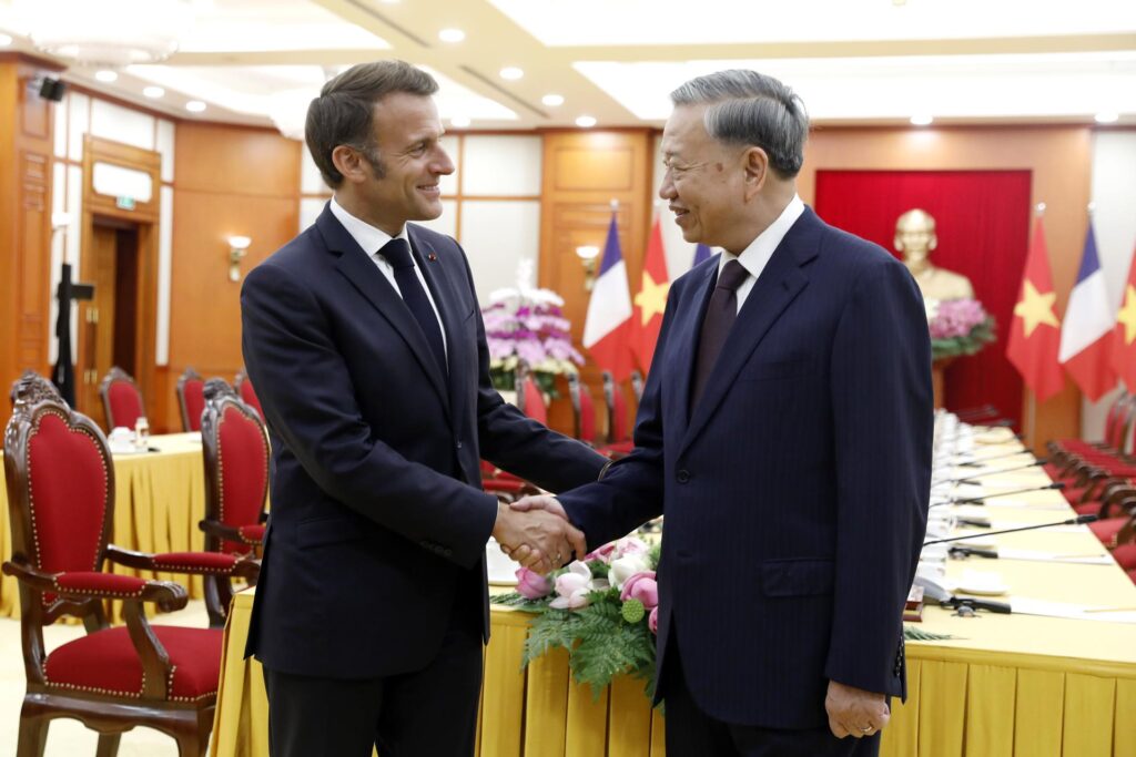 Macron se reúne con los líderes de Vietnam para reforzar lazos en plena guerra comercial