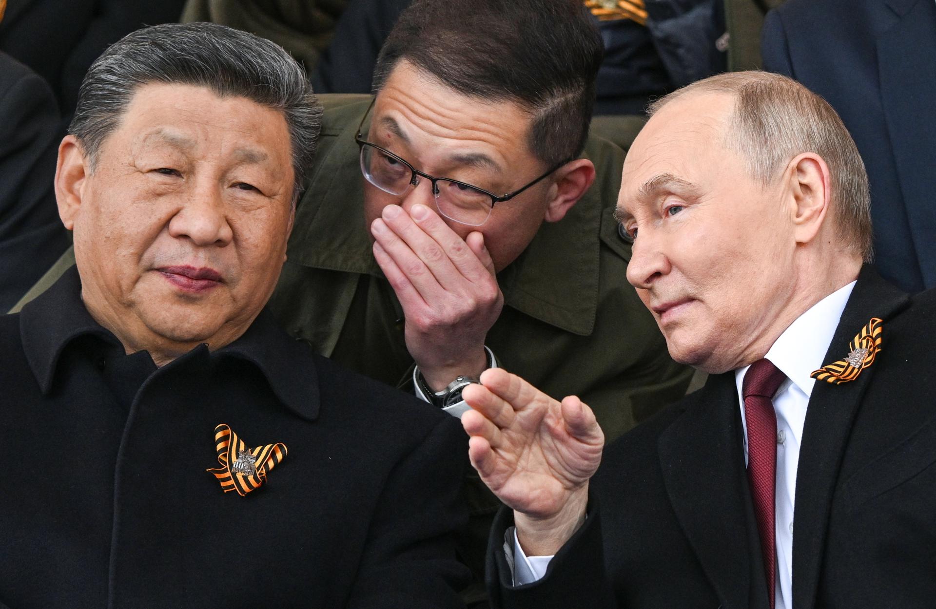 Putin promete seguir combatiendo el nazismo en el 80 aniversario de victoria sobre Hitler