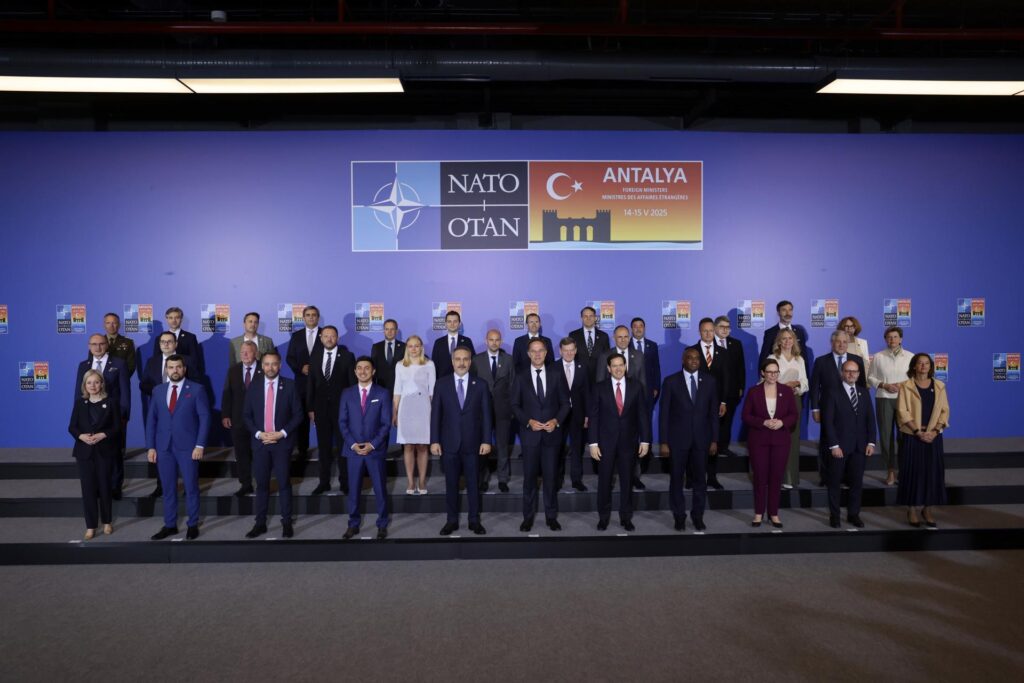 Los ministros de la OTAN reprochan a Putin que no vaya a Turquía a negociar la paz con Ucrania