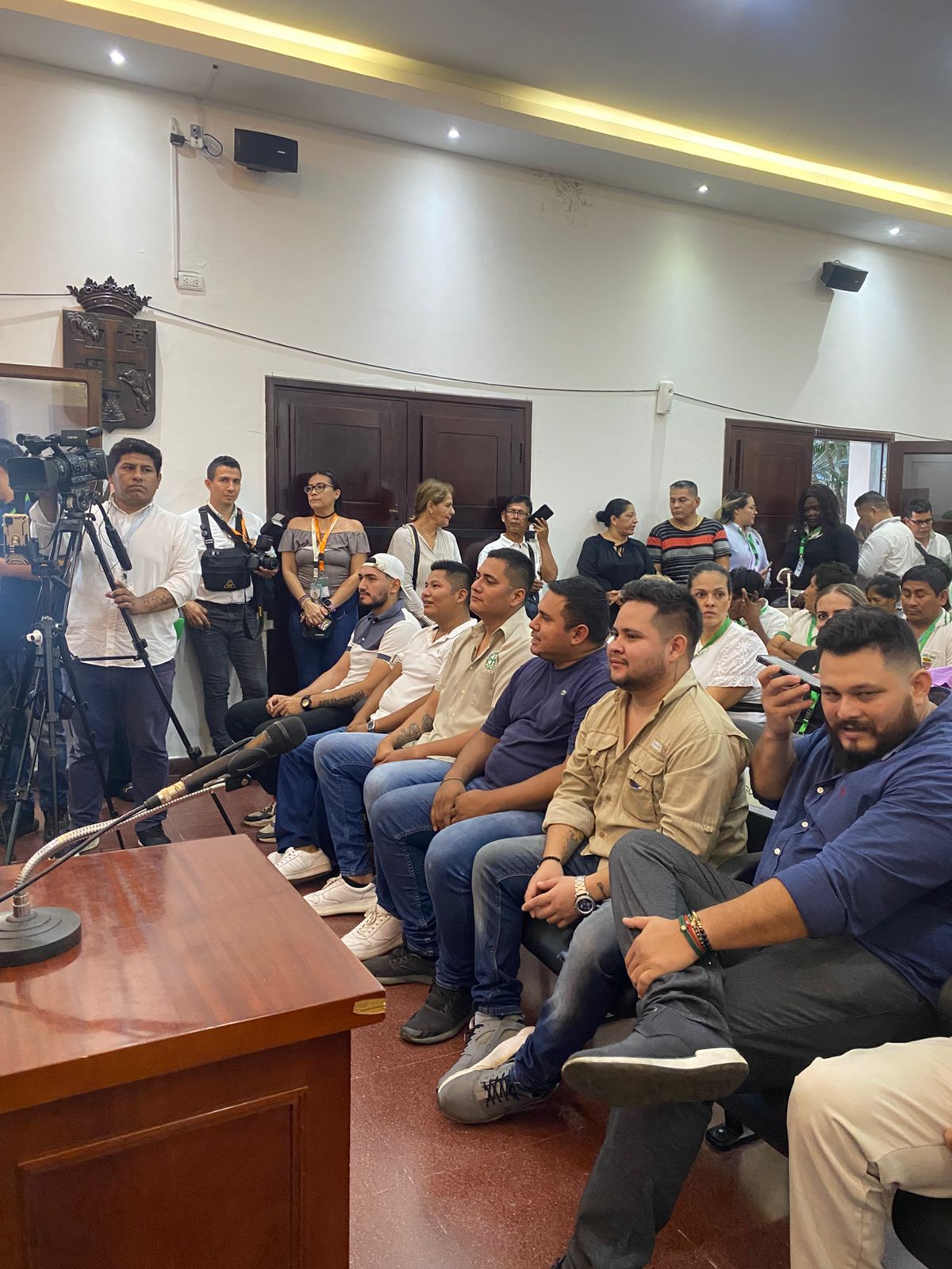 Unionistas llegan al Concejo Municipal en señal de resguardo y control
