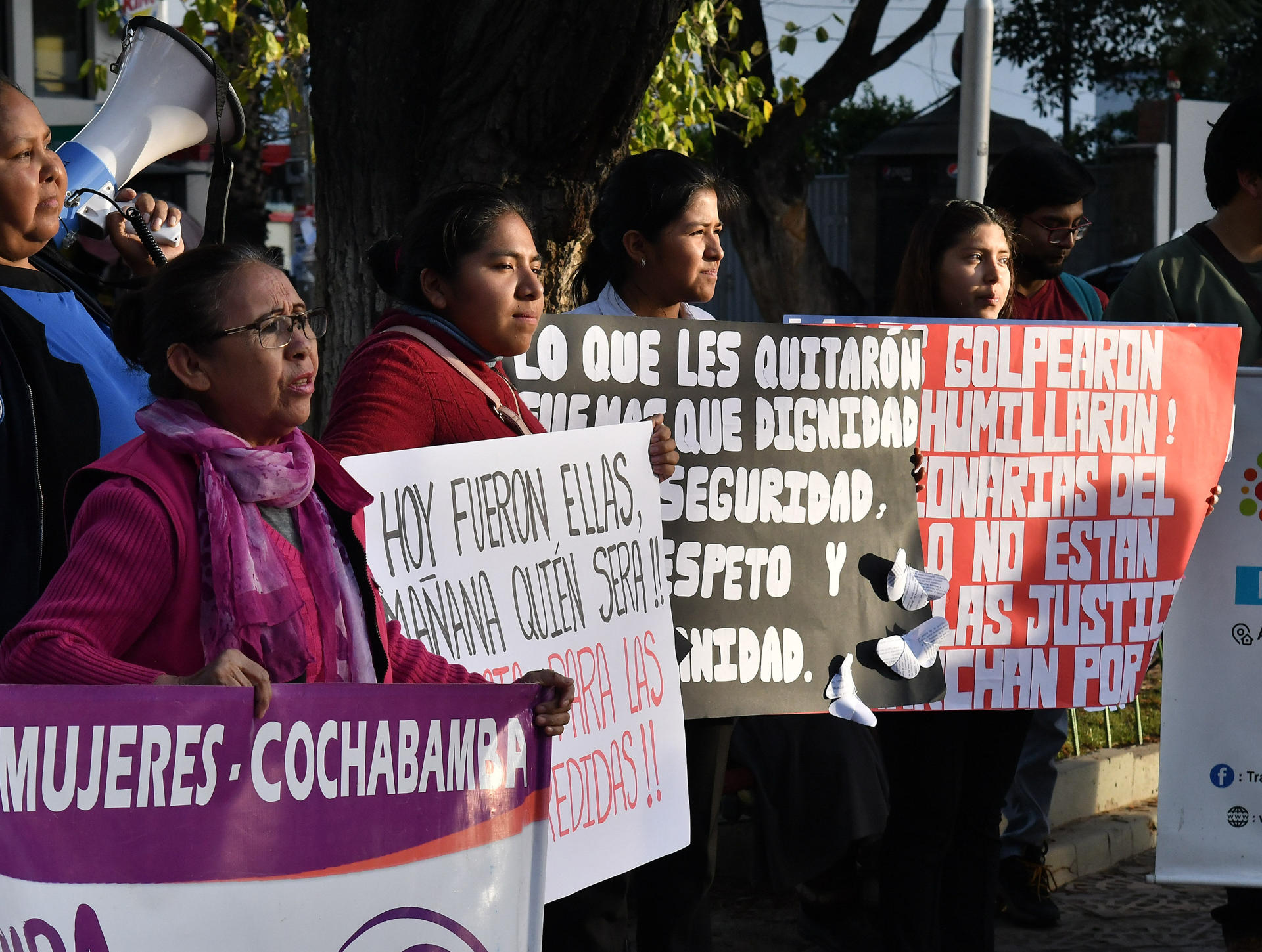 Indignación en Bolivia por ataques violentos contra seis mujeres en un conflicto municipal
