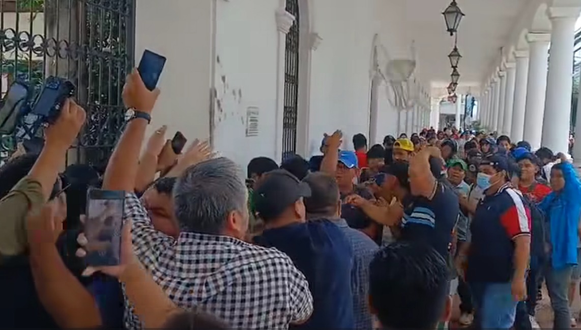 Concejales agredidos trasladan sesión a la Casona en medio de tensiones por elección de directiva