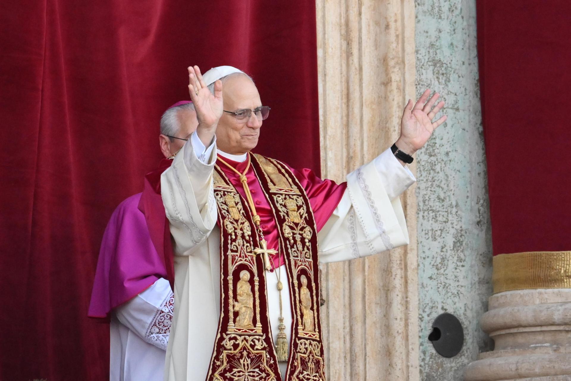 Primer discurso del papa León XIV: Un llamamiento a la paz y a una Iglesia abierta a todos