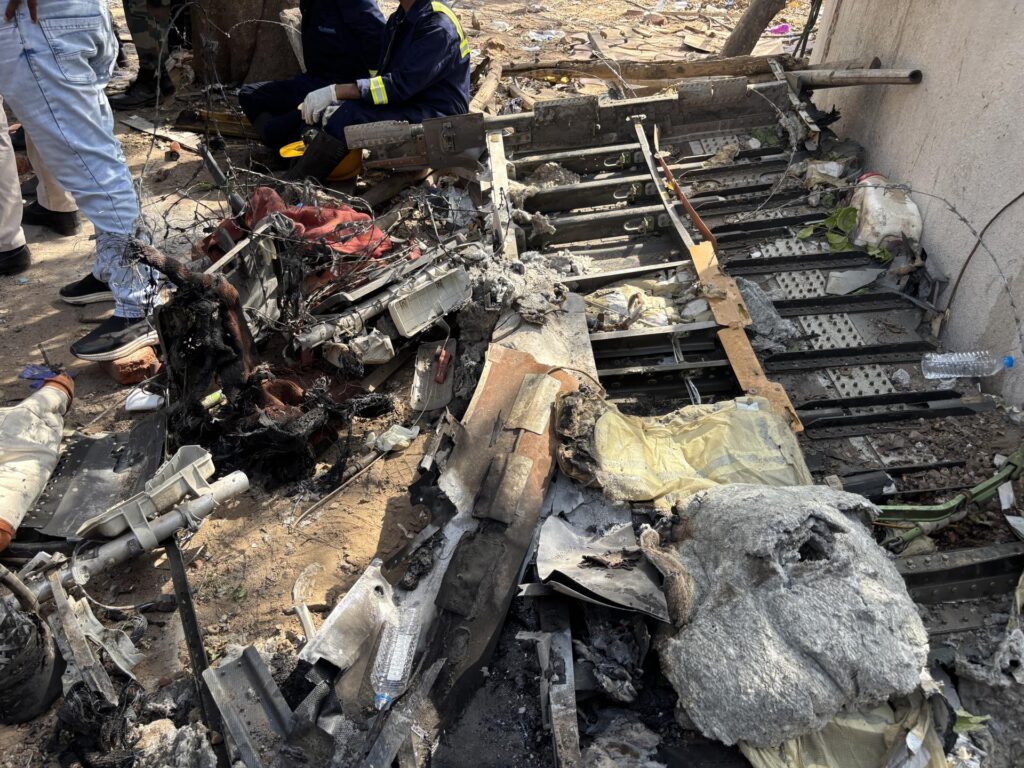 En el avión siniestrado en la India viajaban 169 indios, 53 británicos y 7 portugueses