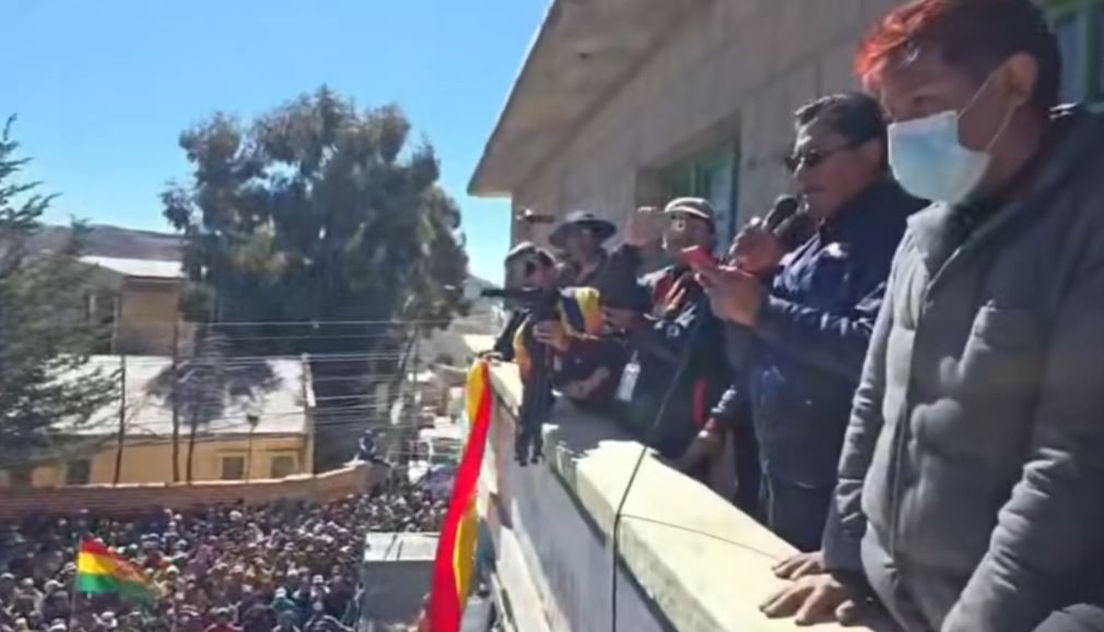 Vecinos de Llallagua declaran a Evo Morales y sus seguidores como “enemigos” tras jornada de violencia y bloqueos