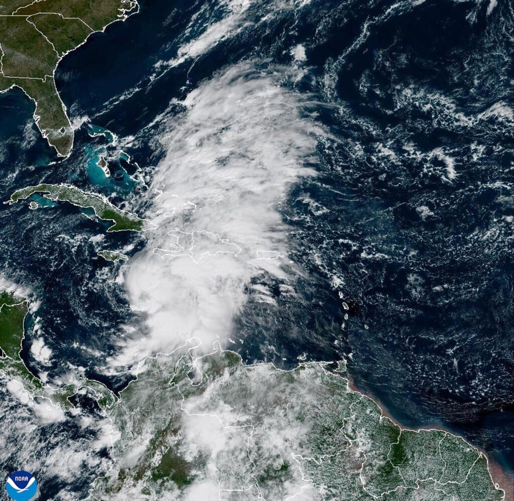 El tercio oriental de Cuba se prepara para el posible impacto del huracán Melissa