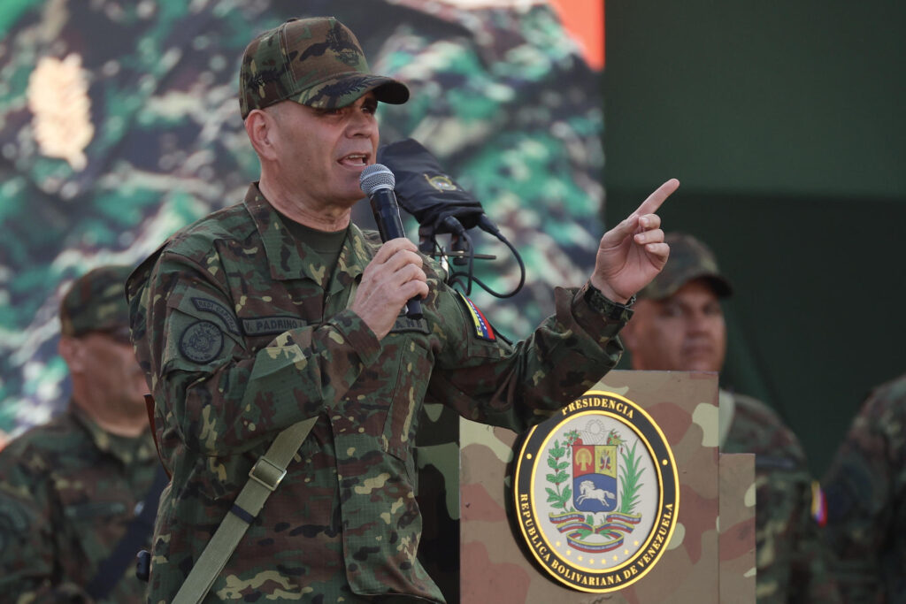 Venezuela dice prepararse ante un despliegue que se acerca “cada día más” a sus costas