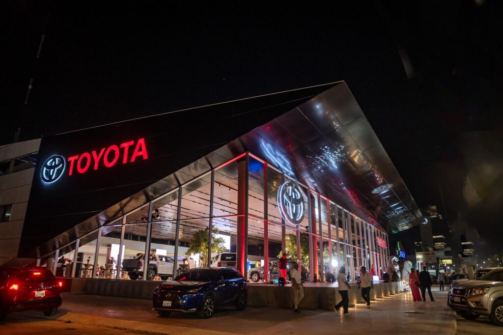 Arquitectura extraordinaria: el equilibrio entre forma, función y energía en el nuevo Showroom de Toyosa