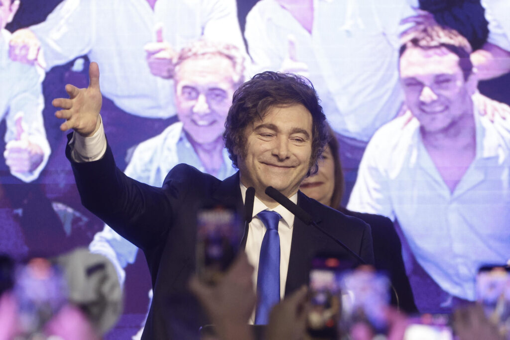El partido de Milei gana las elecciones legislativas en Argentina