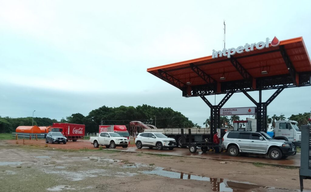 Empresa privada en Santa Cruz vende gasolina y diésel a precio internacional