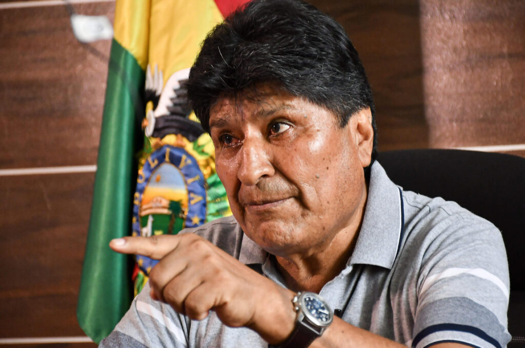Evo Morales pide garantías y anular su orden de captura para asistir a investidura de Paz