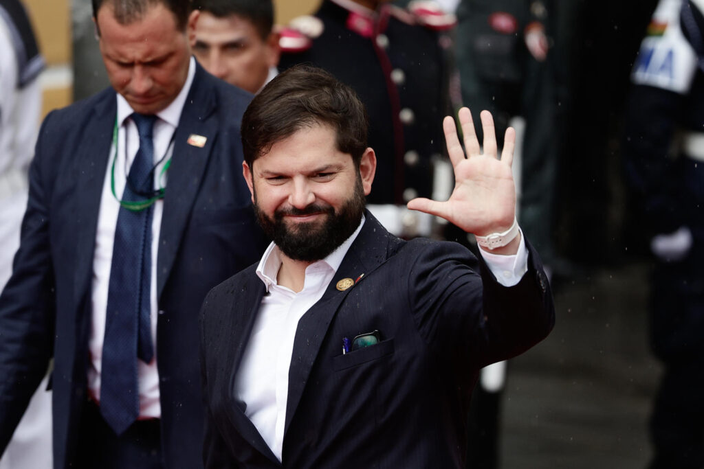 Primer saludo entre Boric y Paz abre un giro tras 19 años sin un encuentro presidencial