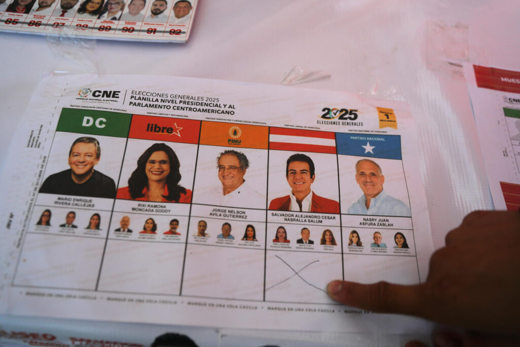 Comienzan los comicios en Honduras que definirán si sigue la izquierda o vuelve la derecha