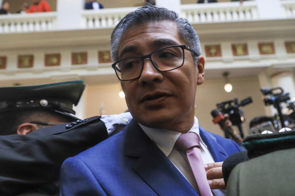 Paz elige un gabinete “meritocrático” para solucionar con rapidez la crisis en Bolivia