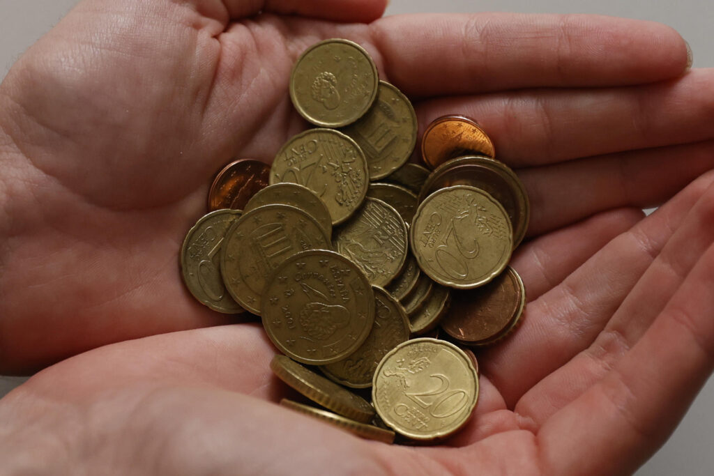 El euro termina 2025 revalorizado frente al dólar por las debilidades estadounidenses