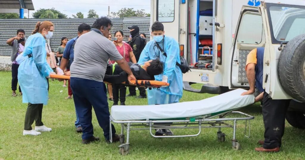 Desastre en El Torno: hallan cuerpo y rescatan a 45 personas