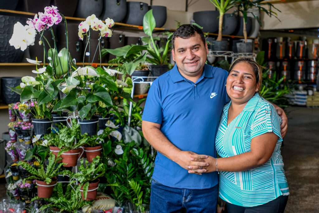 La campaña “Ya toca que te toque La Makro” del BMSC premió la fidelidad de sus clientes con el sorteo de 1 millón de bolivianos.