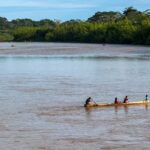 La última fracción del pueblo ese ejja que tomó contacto con el mundo globalizado vive hacinada a orillas del río Beni, en San Buenaventura | Foto: Miguel Roca