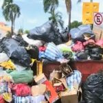 Solo 4 de 30 camiones recogen basura por falta de diésel en Santa Cruz