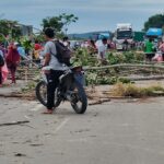 Estudiantes de la Unibol mantienen bloqueo en Chimoré y suspenden viajes por la ruta nueva a Santa Cruz