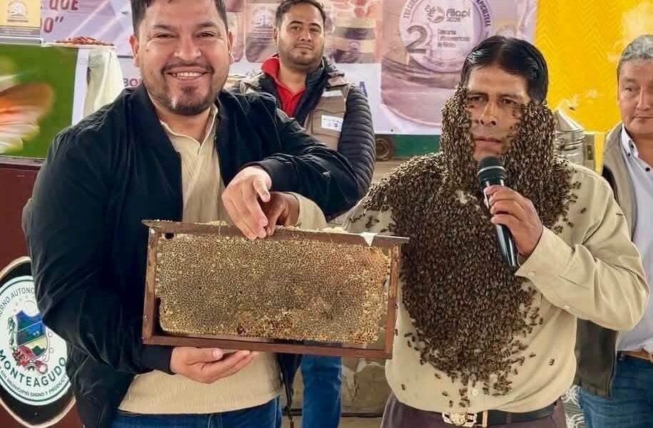 Lucio Eusebio Pinto en la Feria Nacional de la Apicultura 2026 realizada en Monteagudo, Chuquisaca | Foto: Cortesía
